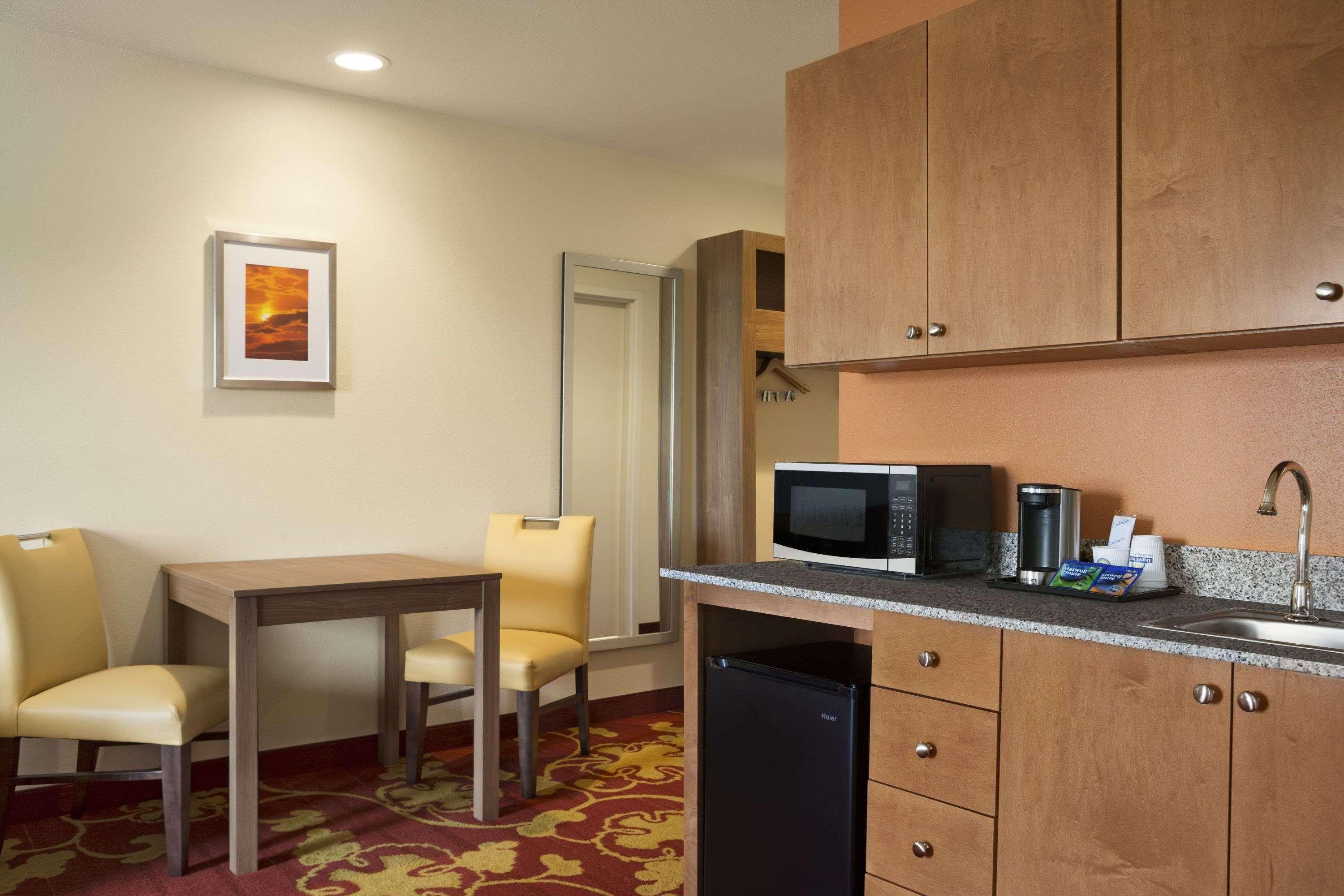 Days Inn & Suites By Wyndham Belmont Exterior foto