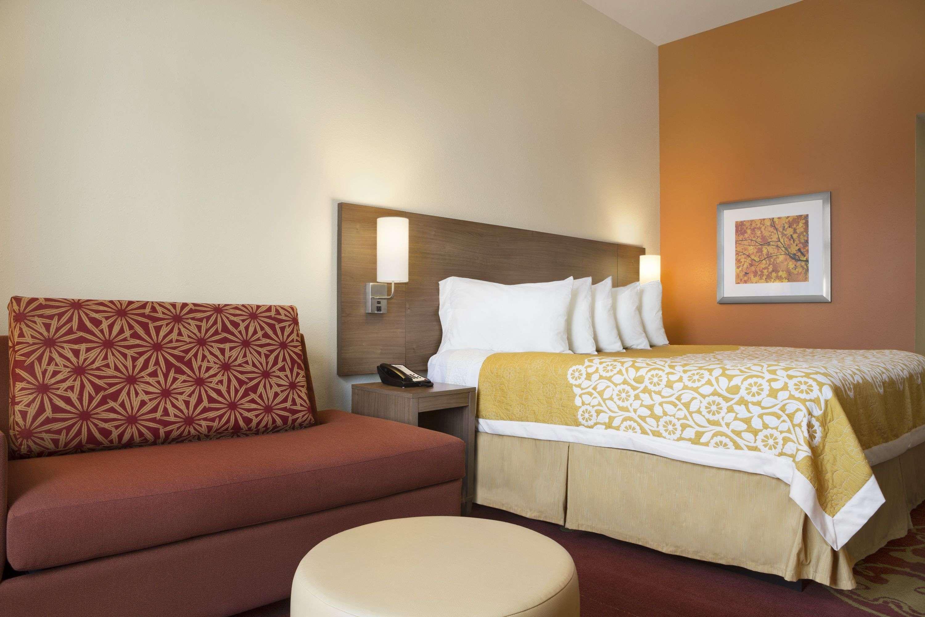 Days Inn & Suites By Wyndham Belmont Exterior foto