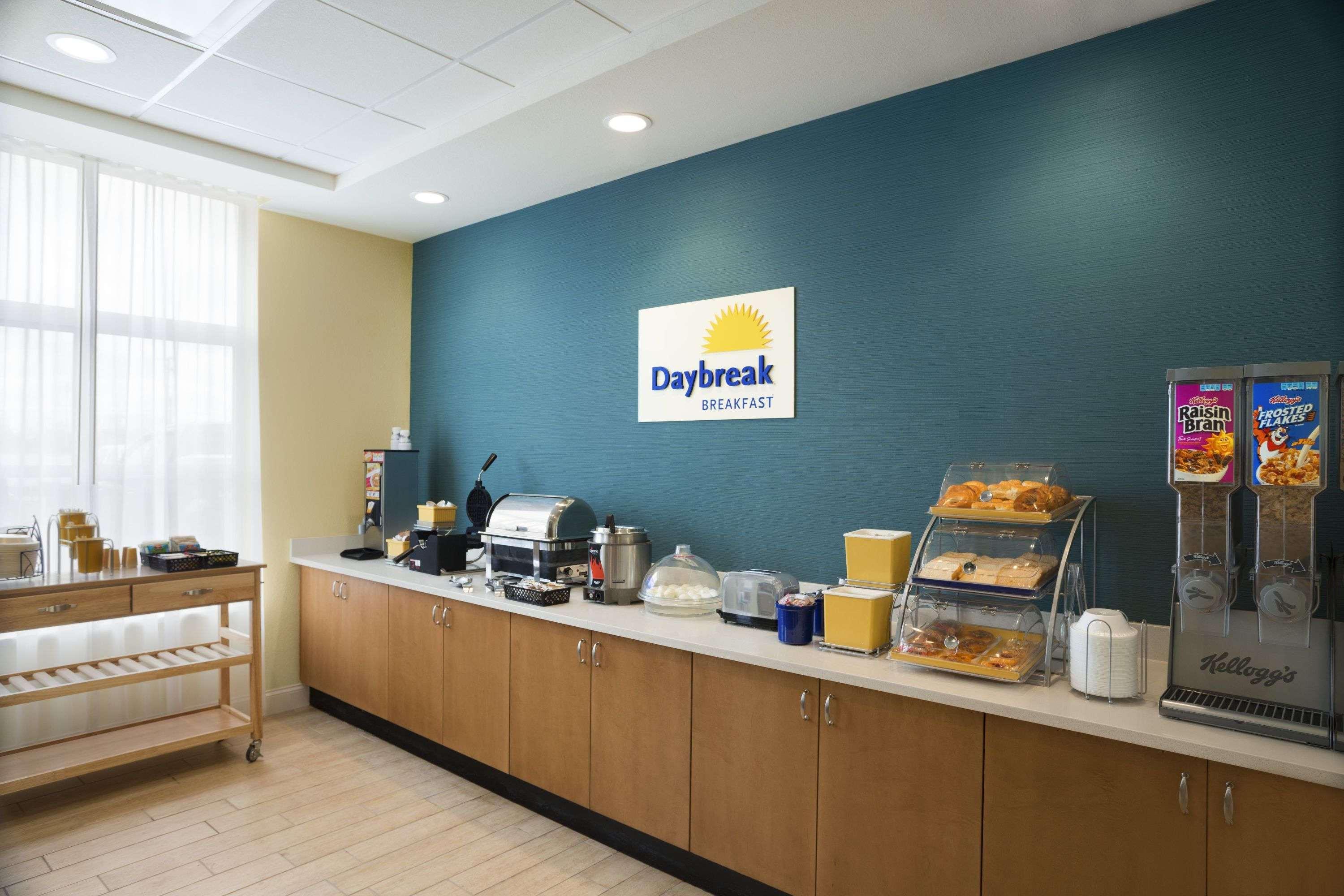 Days Inn & Suites By Wyndham Belmont Exterior foto